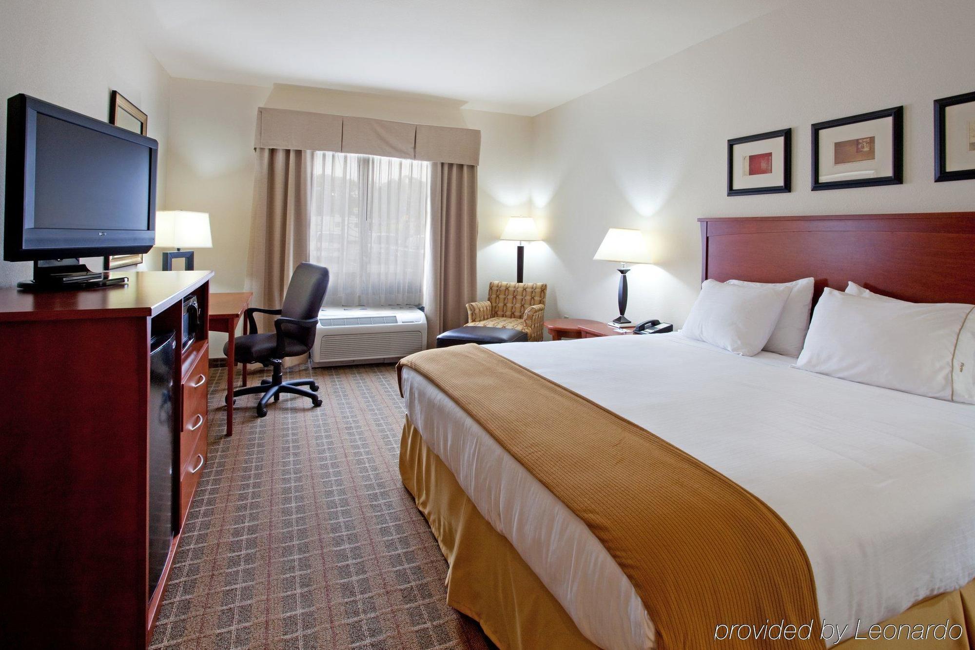 Holiday Inn Express & Suites - Hardeeville-Hilton Head By Ihg Room photo
