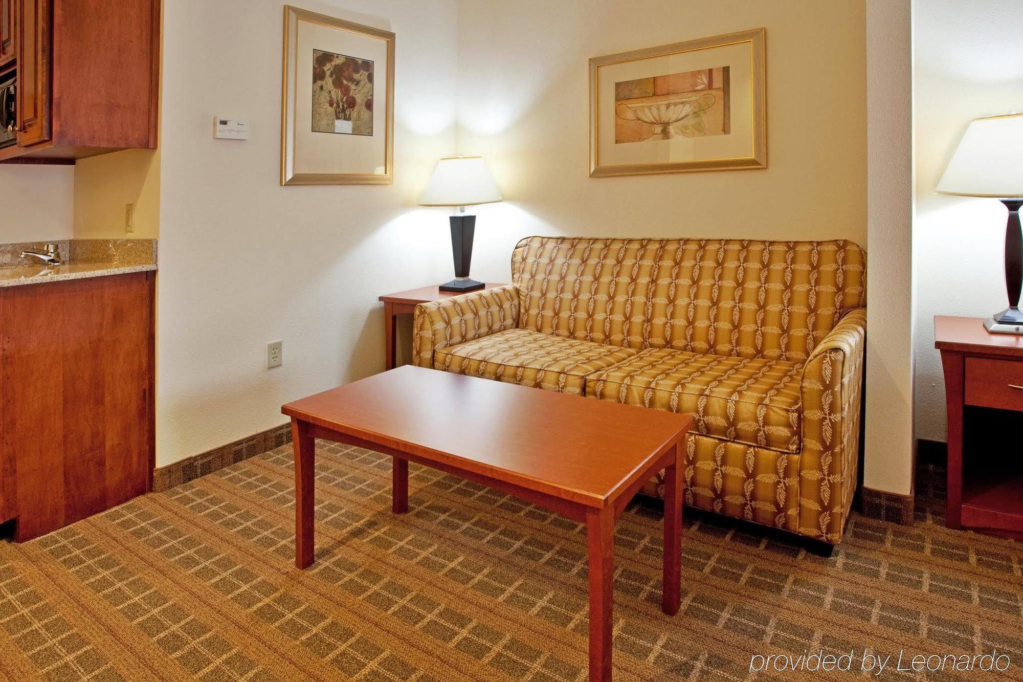 Holiday Inn Express & Suites - Hardeeville-Hilton Head By Ihg Room photo